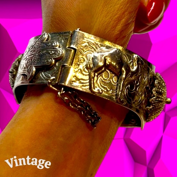 Vintage Hamsa Silver Camel Motif Bracelet - Picture 13 of 15
